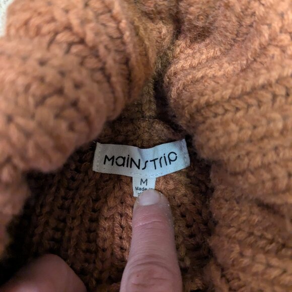 Super cute and cozy sweater poncho - Picture 3 of 4